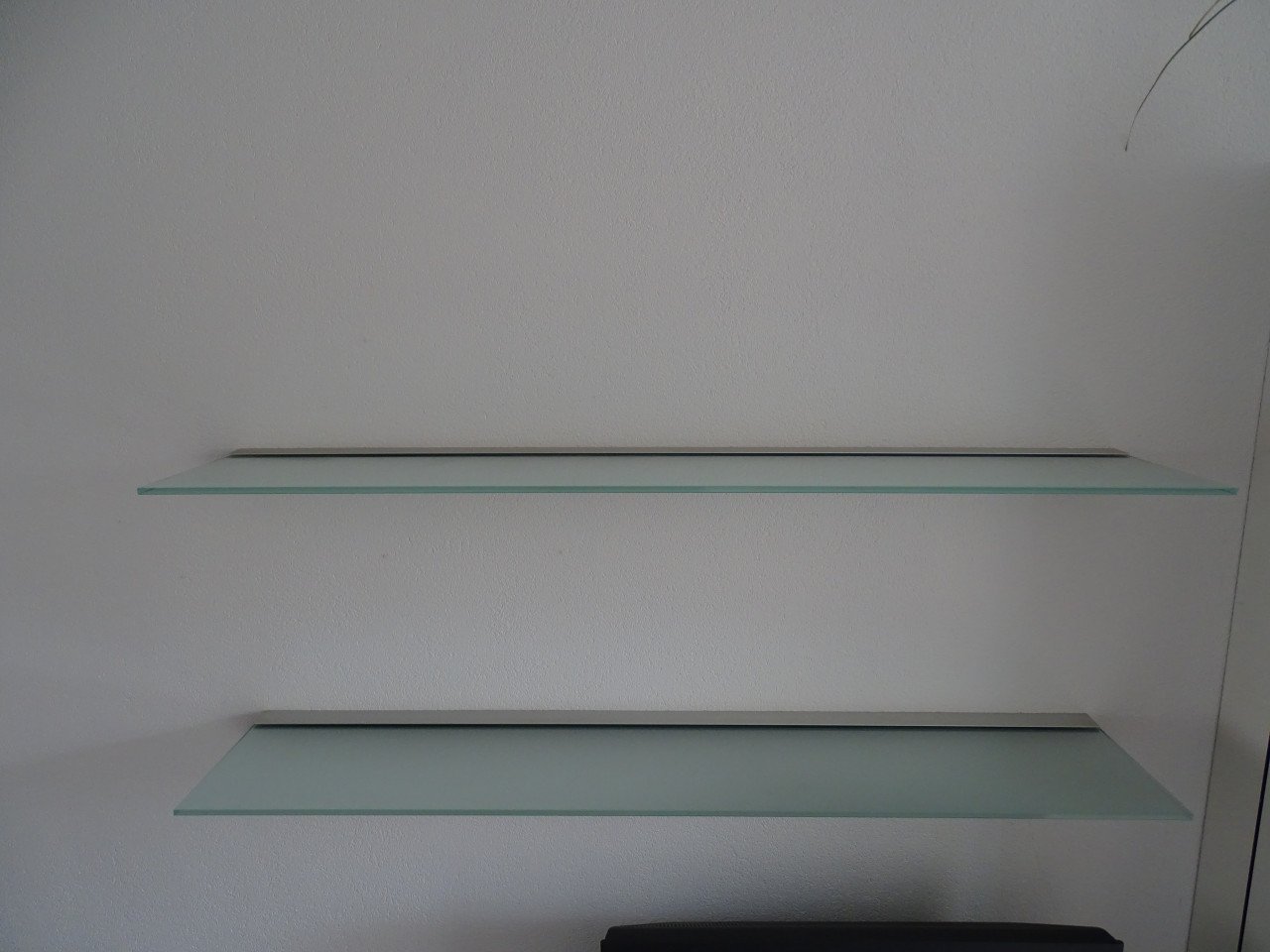 2 zwevende design glazen wandpanelen, merk: team by Wellis