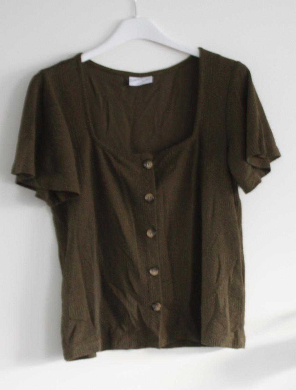Groen tshirt met knopen maat s