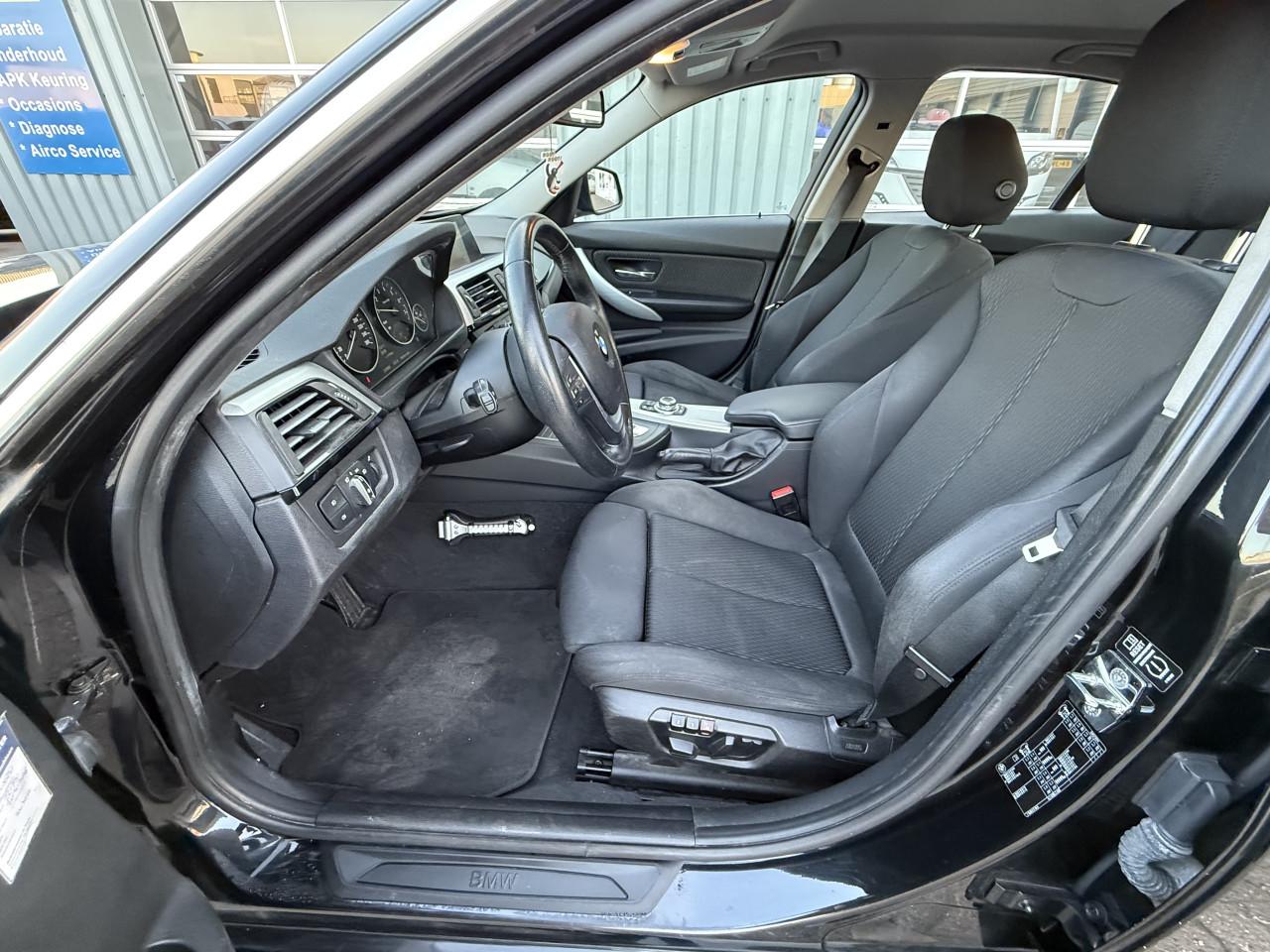 BMW 3-serie - 320i High Executive