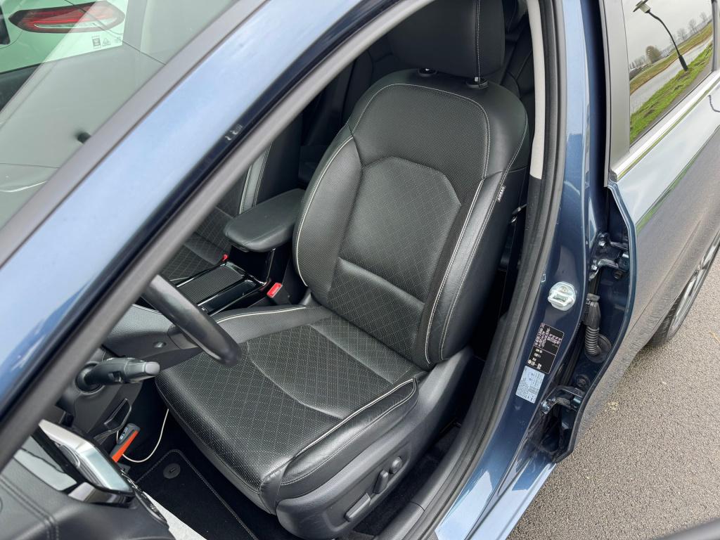 Kia Cee'd 1.4 t-gdi executiveline , apple-carplay, achteruit rijcamera, lee