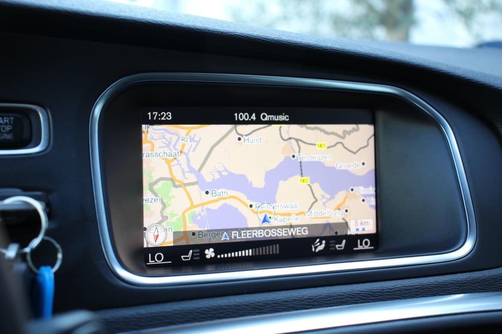 Volvo V40 1.5 t2 momentum automaat - pdc rondom + camera - full led - navi 