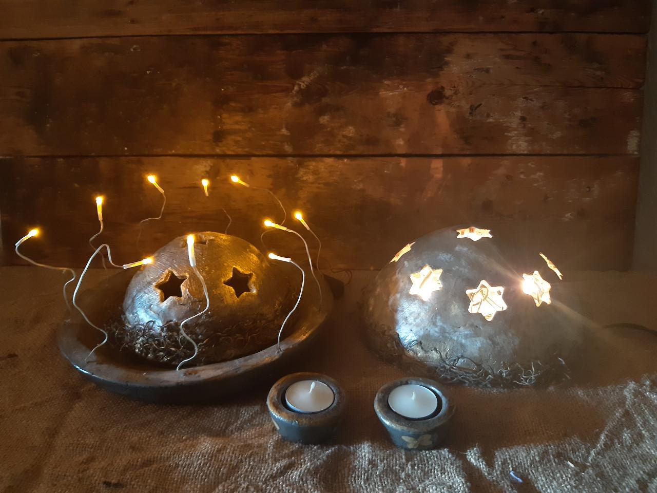 Betonnen schaal en halve bollen met lichtjes, kerstsfeer (set 11)