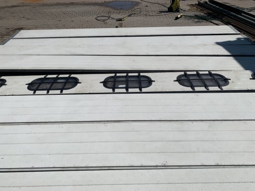 Elektrische overheaddeur in goede staat