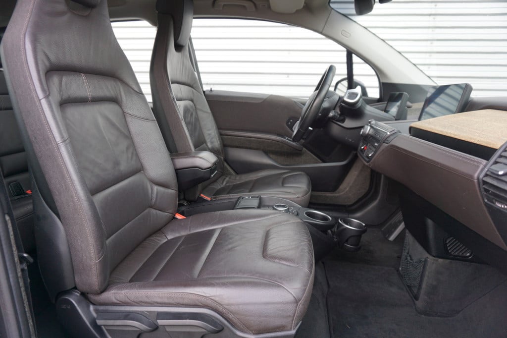 BMW I3 basis comfort 22 kwh 1e eigenaar - automaat - airco / navi / cruise