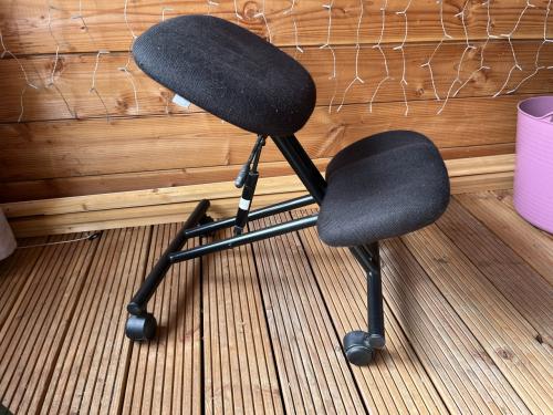 Verstelbare kniestoel met wieltjes