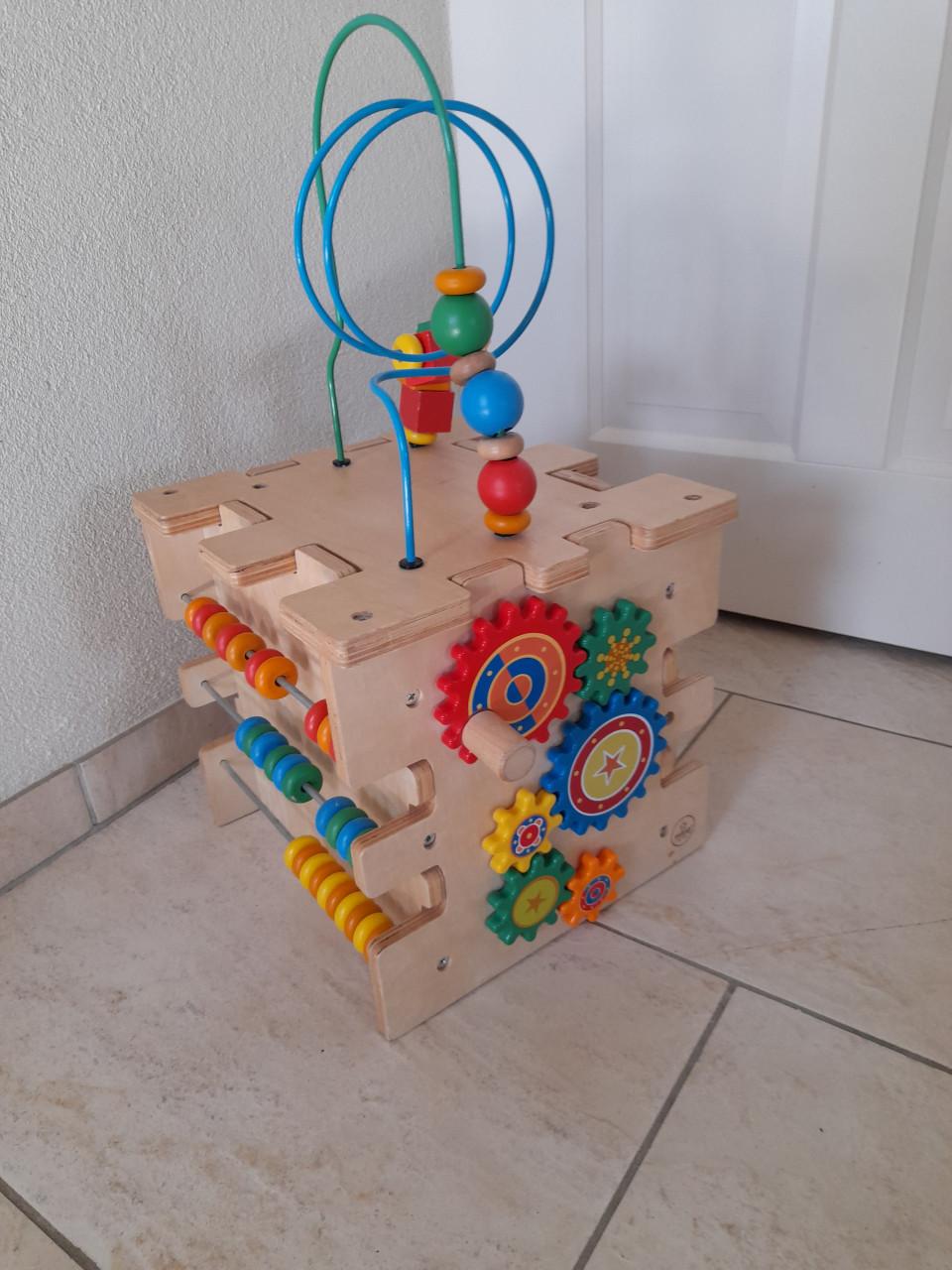 Kidkraft  deluxe  Activity Cube  ( in goede nette staat )