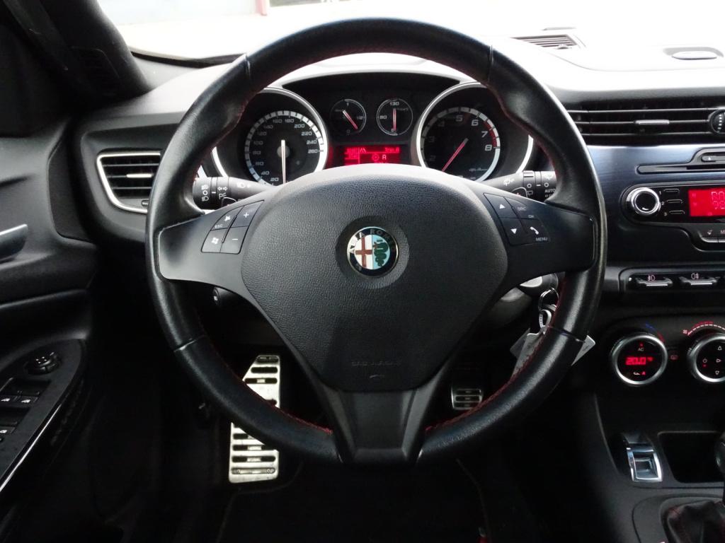Alfa Romeo Giulietta 1.4 t distinctive 170pk automaat | bluetooth
