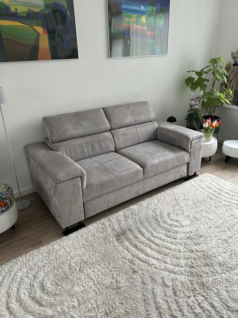 2/3 zitbank met uitschuifbed en verstelbare hoofdsteunen