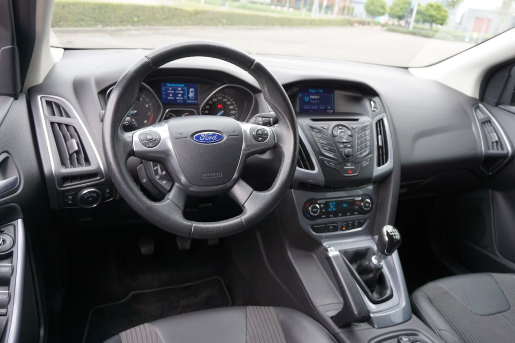 Ford Focus wagon 1.0 ecoboost lease titanium climate / navi / cruise / elek