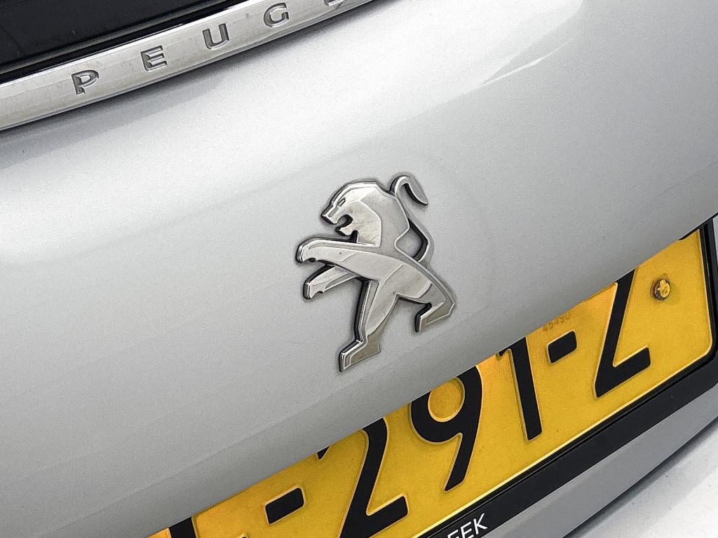 Peugeot 208 82 pk blue lion | rijklaar | trekhaak | navigatie | parkeersens