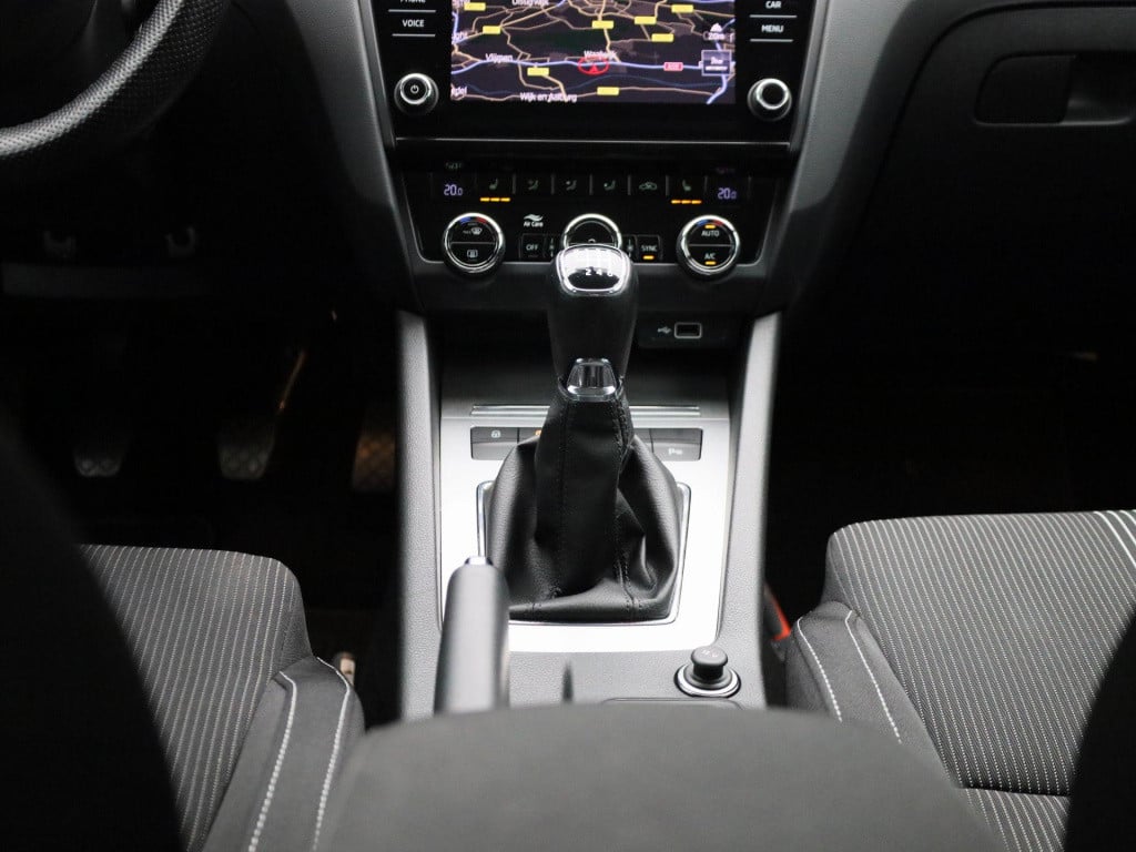 Skoda Octavia combi 1.0 tsi greentech ambition business | lmv | trekhaak | 