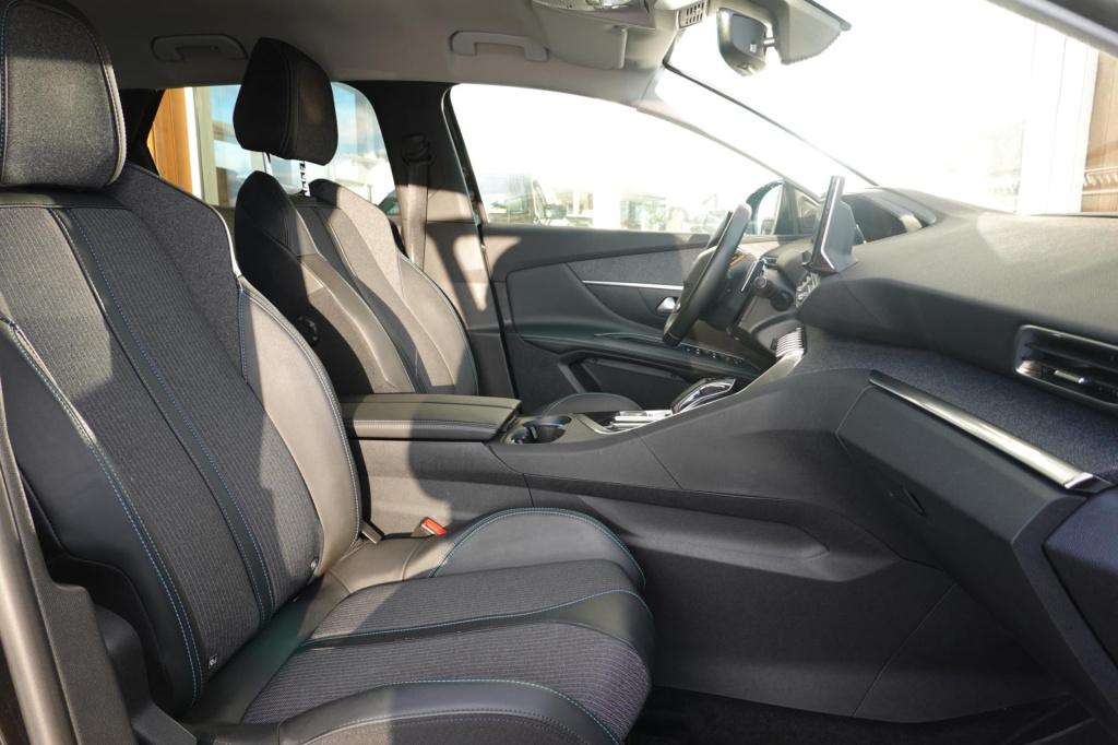 Peugeot 3008 1.6 hybrid 225 allure