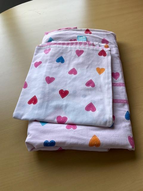Super leuk kinderbed (160 x 70 cm) inclusief diverse accessoires