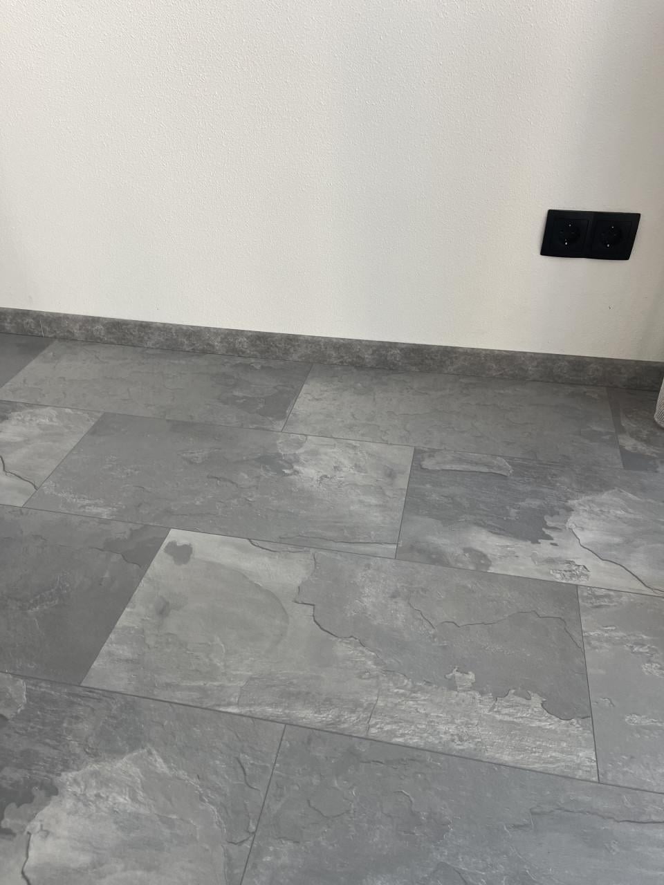 Nieuwe laminaat vloer+plinten