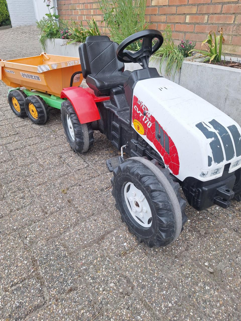 Steyer traptrekker met Joskin kar