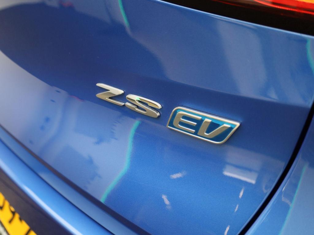 MG Zs Ev mg luxury 45 kwh | panoramadak | leder | camera | carplay / androi