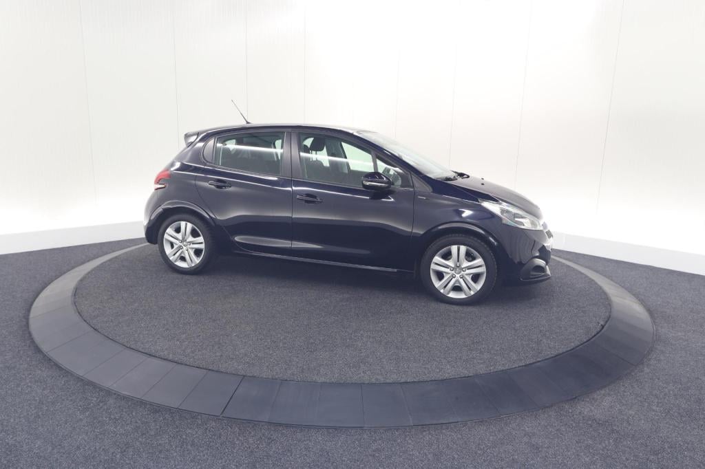 Peugeot 208 puretech 82 signature | allseason banden | navigatie | parkeers