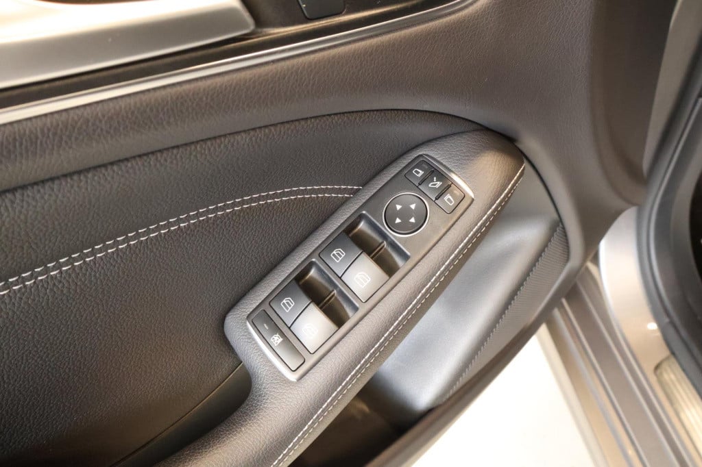 Mercedes-Benz B-Klasse 180 ambition nl auto,camera, wegdraaibare trekhaak, 