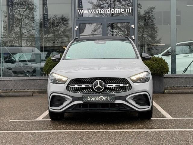 Mercedes-Benz Gla-klasse 180 amg line i 2025 i panorama dak i manufaktur al