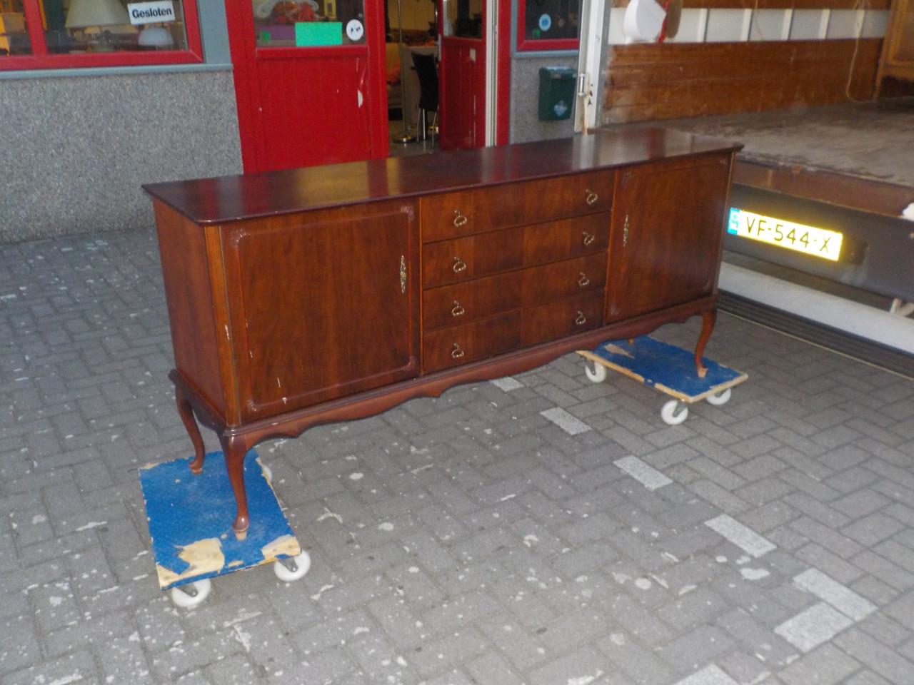 Noten mooie kwaliteit dressoir in goede staat KOOPJE