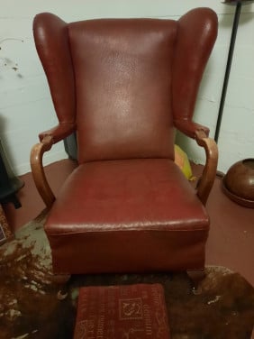 2 oude ,,oor,, stoelen