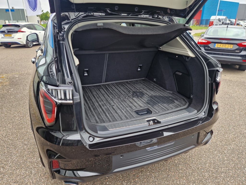 Lynk & Co 01 1.5 plug in hybrid 261pk , panodak , 360 gr camera , carplay