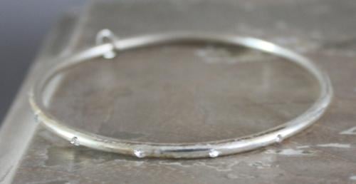 Metalen armband zilverkleur met steentjes