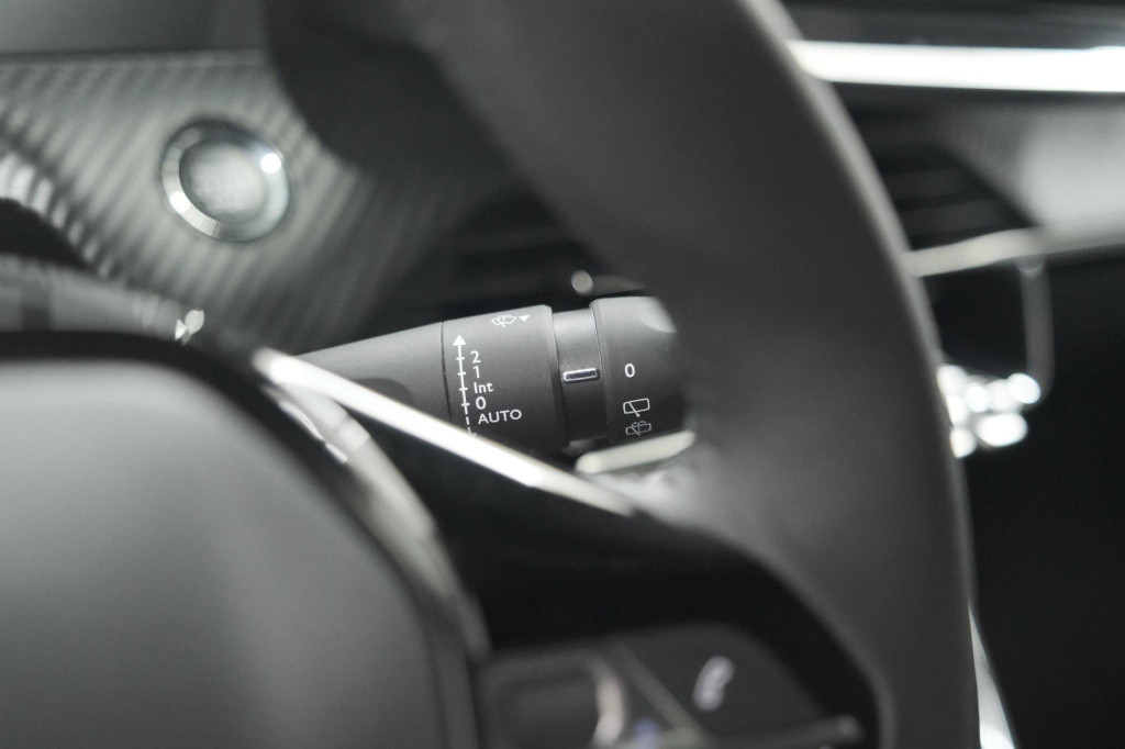 Peugeot 2008 puretech 100 allure | 360 camera | dodehoekdetectie | navigati
