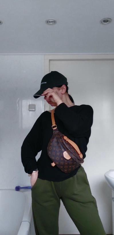 Tas Louis Vuitton.