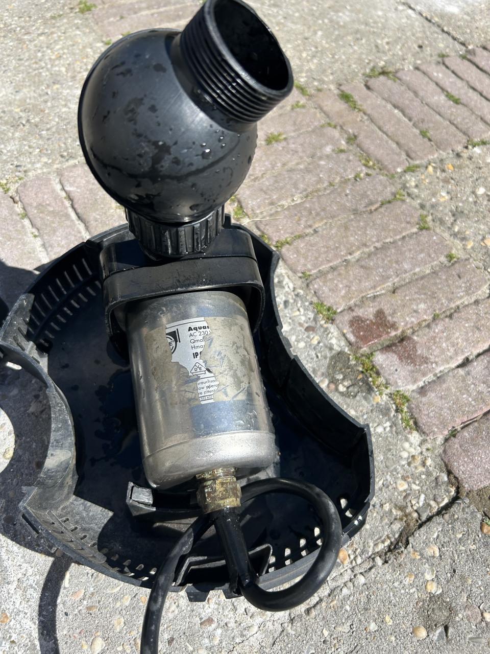 Te koop oase Vijverpomp 5500 zonder type plaatje vraagprijs 80 euro