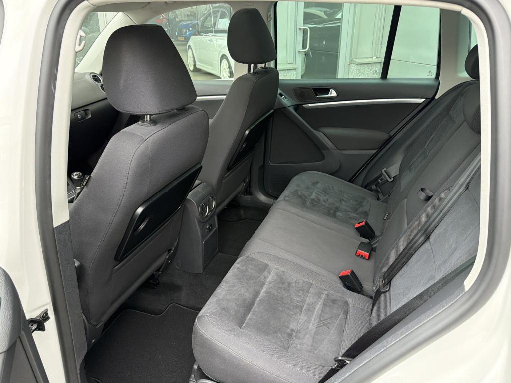 Volkswagen Tiguan 1.4 tsi sport&style | panodak | trekhaak | navi