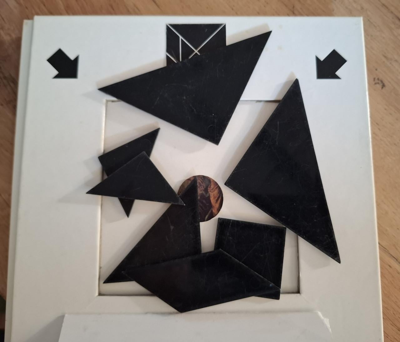 Tangram : het oude Chinese vormenspel, Nederlands en Duits