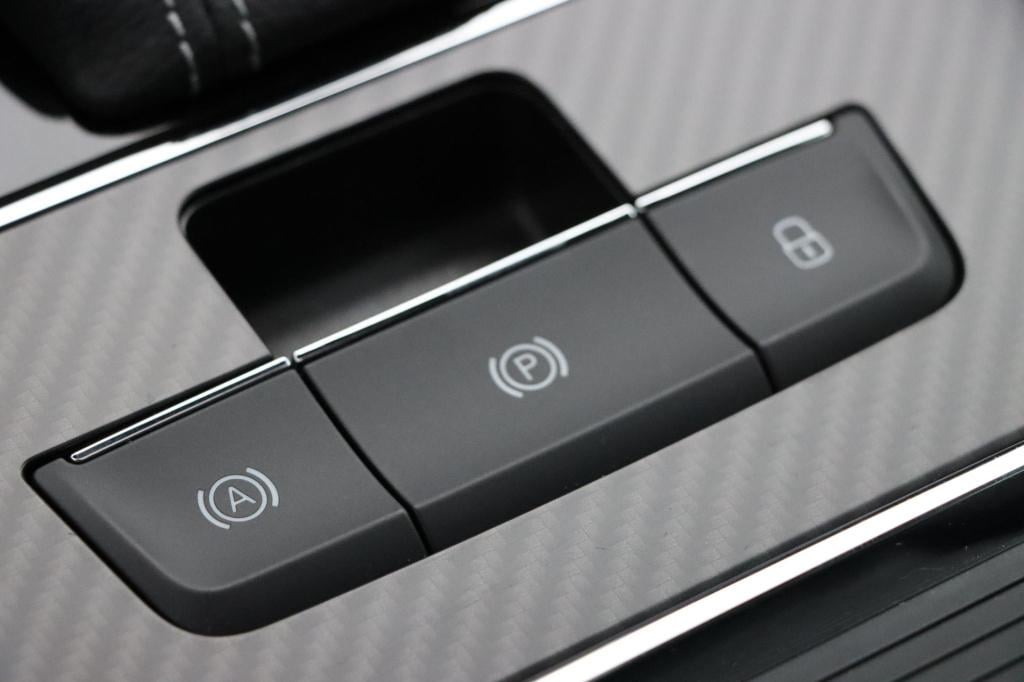 Skoda Superb combi 1.4 tsi iv sportline business 218pk dsg6 | panoramadak |