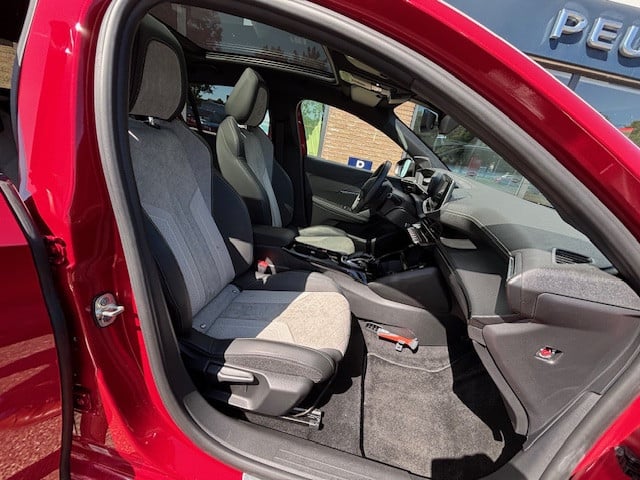 Peugeot 208 gt pack ev 50kwh 136pk/12%bytelling+btw | 3-fase navigatie | cr