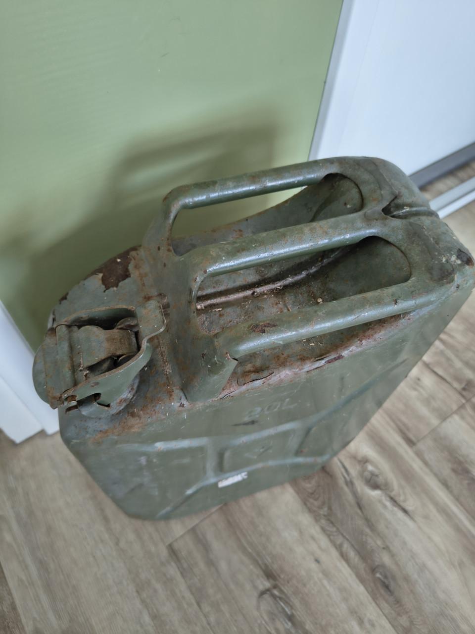 Prachtige groene militaire tank, benzinetank 20L army, groen