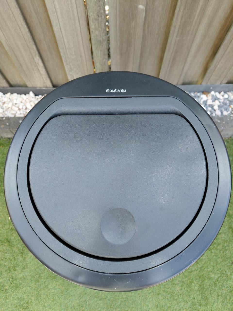 Brabantia touch vuilnisbak 23-30 ltr - zwart