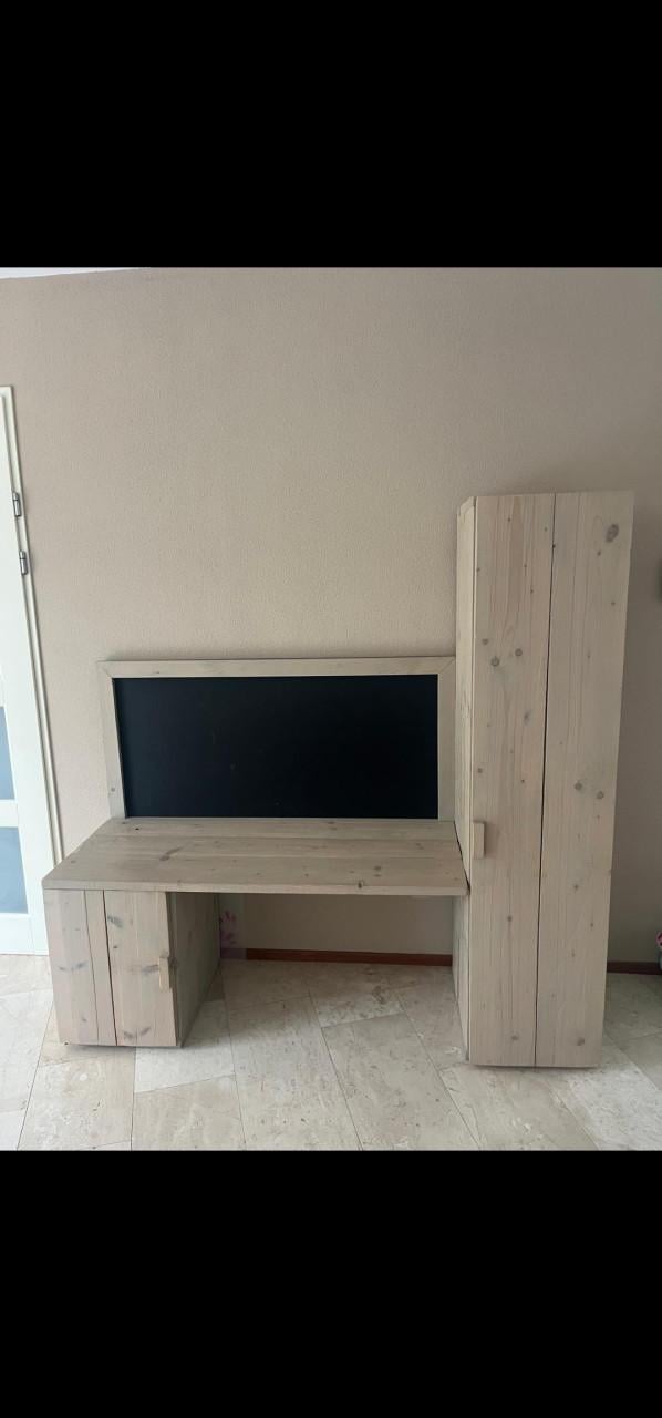 Steigerhouten bureau/speeltafel met opbergkast