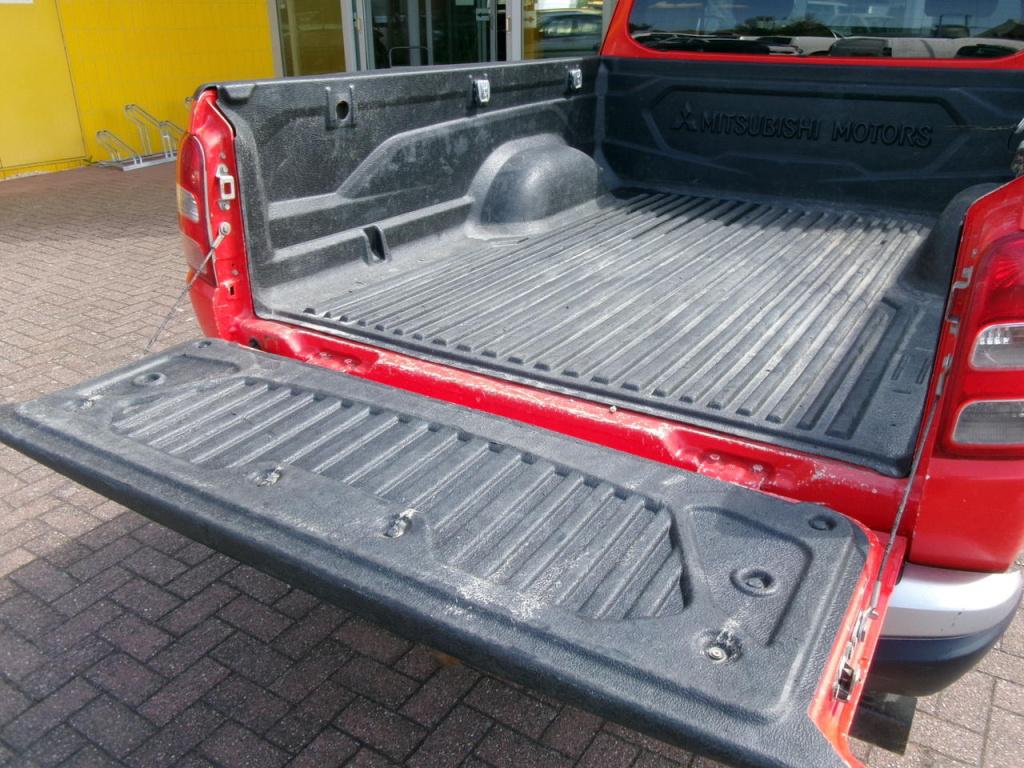 Mitsubishi L200 2.4 di-d 4x4 airco 4wd ( lees tekst!! )