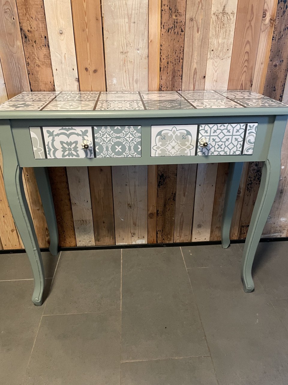 Unieke Sidetable- Een Eyecatcher Voor Elk Interieur.