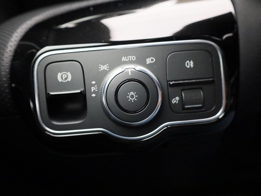 Mercedes-Benz A-Klasse 180 business solution amg | automaat | half leder | 