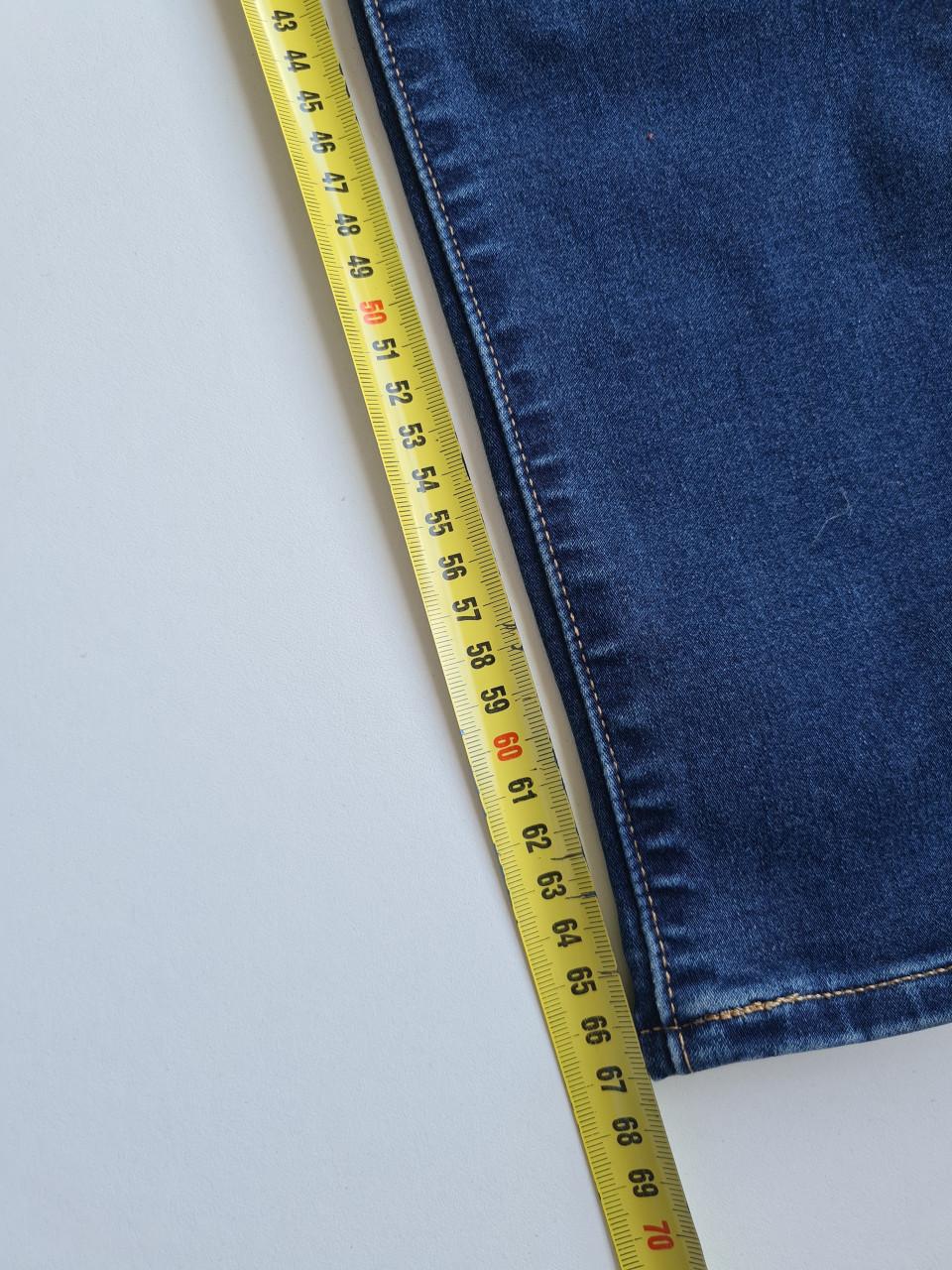 Mooie Levi's 711 Skinny jeans in een donkerblauwe wassing. W30 / L28