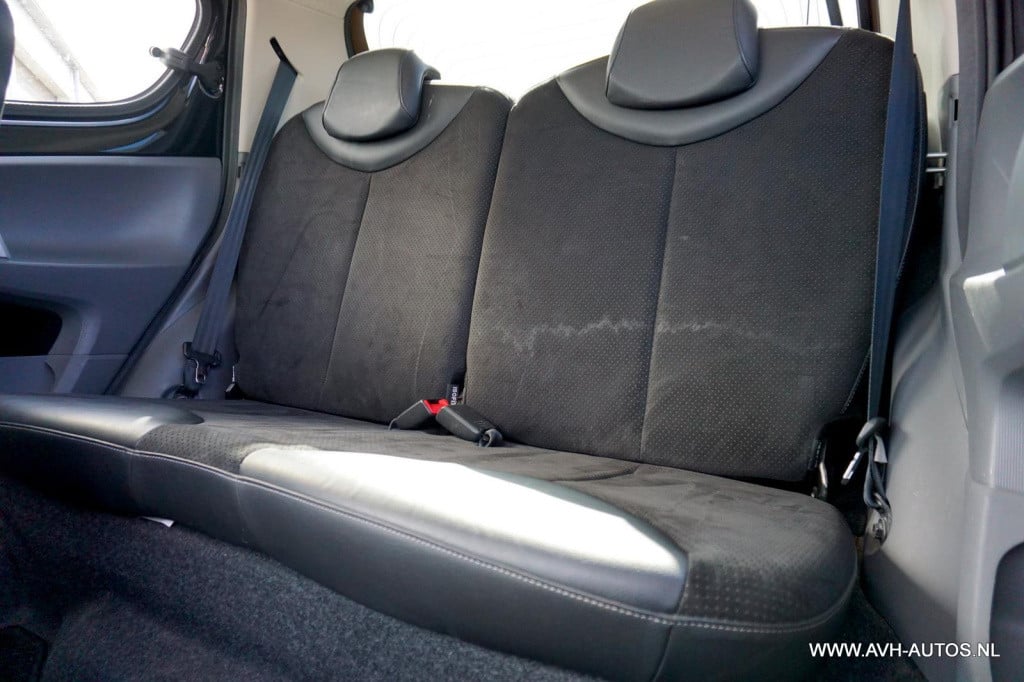 Peugeot 107 1.0-12v black & silver