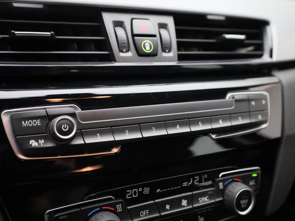 BMW X1 sdrive18i executive | automaat | navigatie | verwarmde stoelen | ele