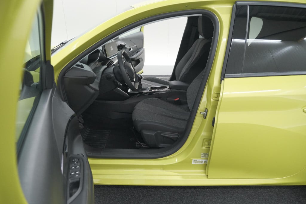 Peugeot 208 puretech 100 allure | parkeersensoren | apple carplay | climate