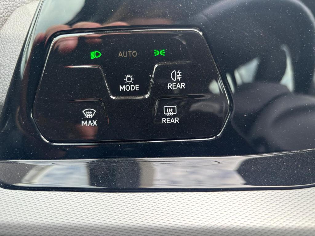 Volkswagen Golf tsi 110pk life, elektrische trekhaak, carplay