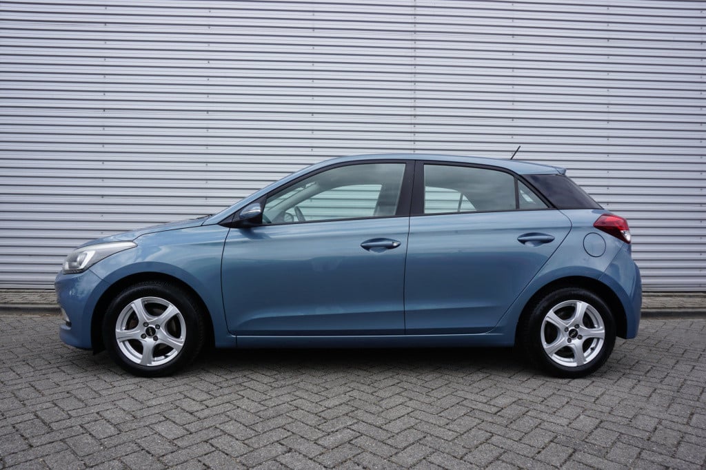 Hyundai I 20 1.2 hp i-motion airco / elektr/ ramen / cruise / lm velgen tre