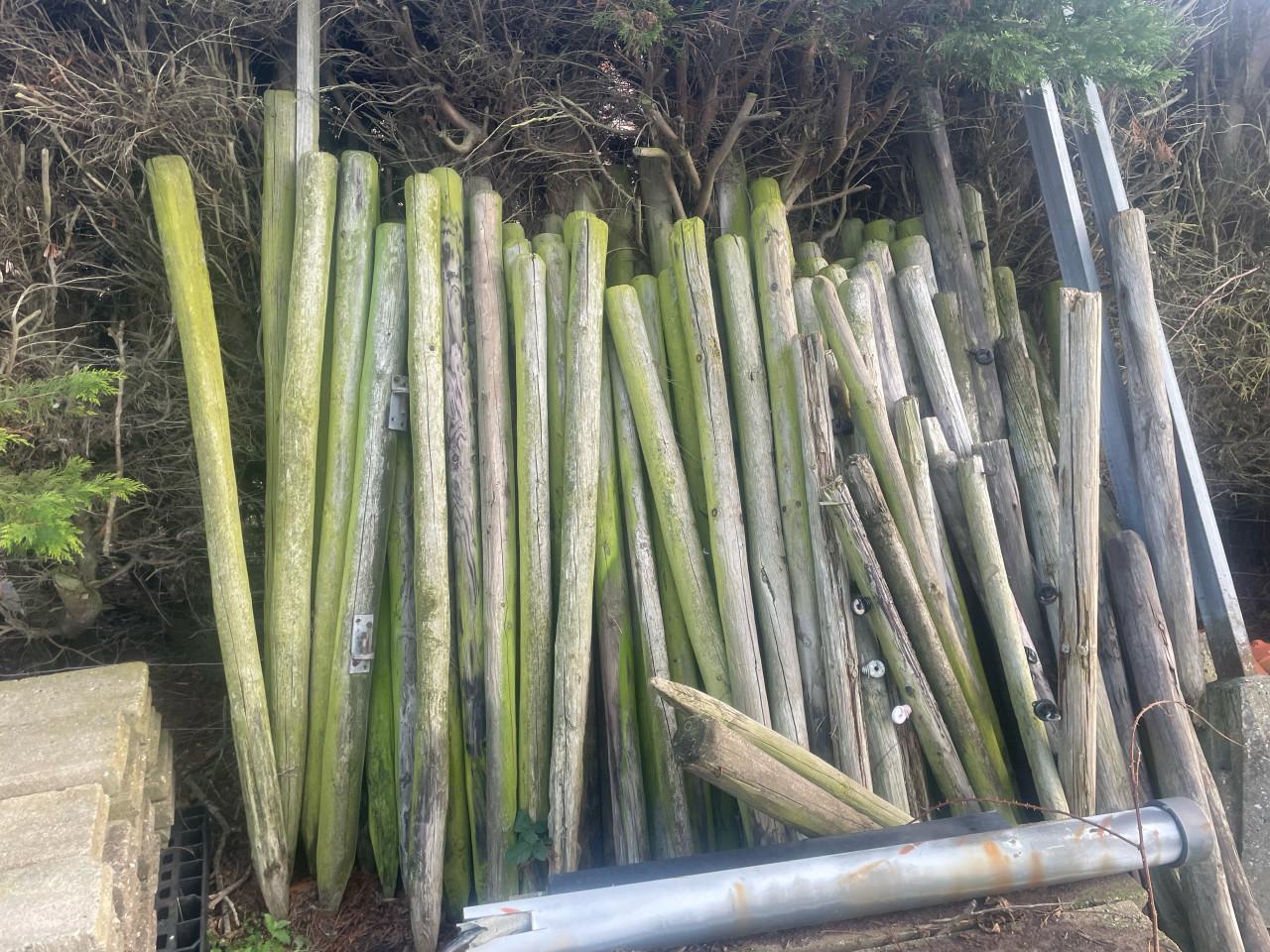 Weipaaltjes wei palen