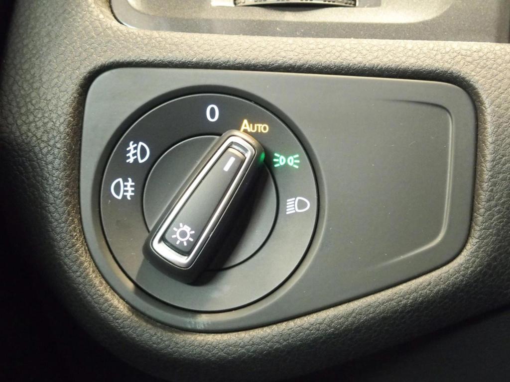 Volkswagen Golf 1.0 tsi comfortline business|stoelverwarming|all season ban