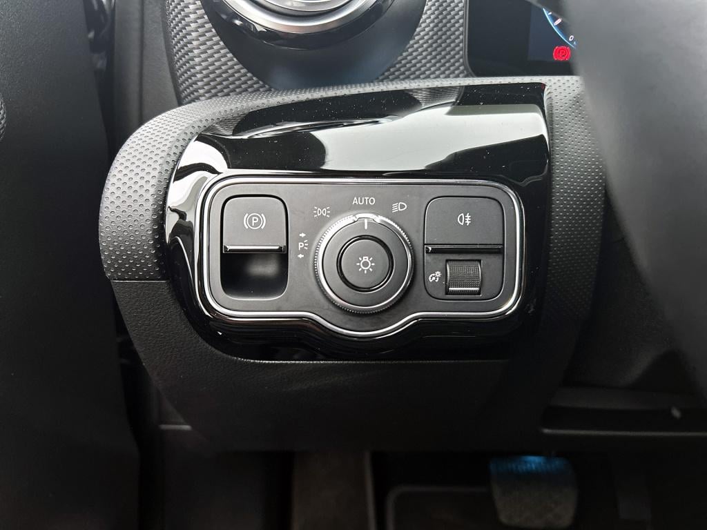 Mercedes-Benz A-Klasse 250 e plug-in hybride business solution luxury | led