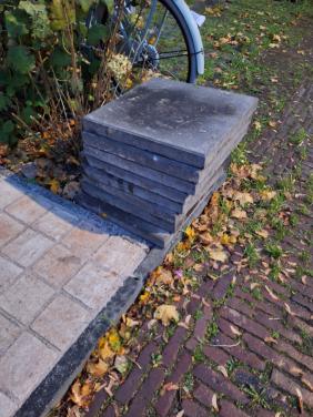 8 terrastegels gratis af te halen
